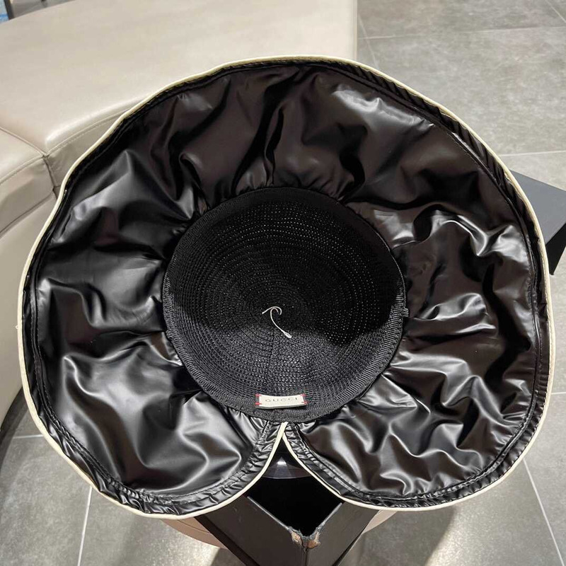 G*u*i sun hat black