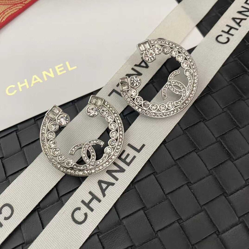 Ch*el circle logo eearring
