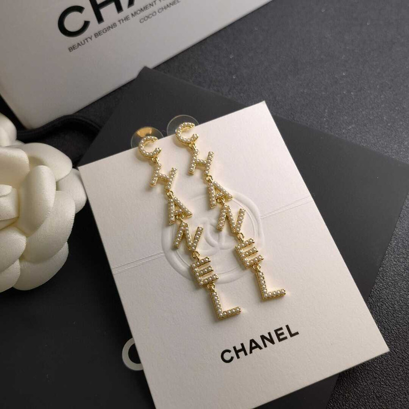 Ch*el logo drop earring