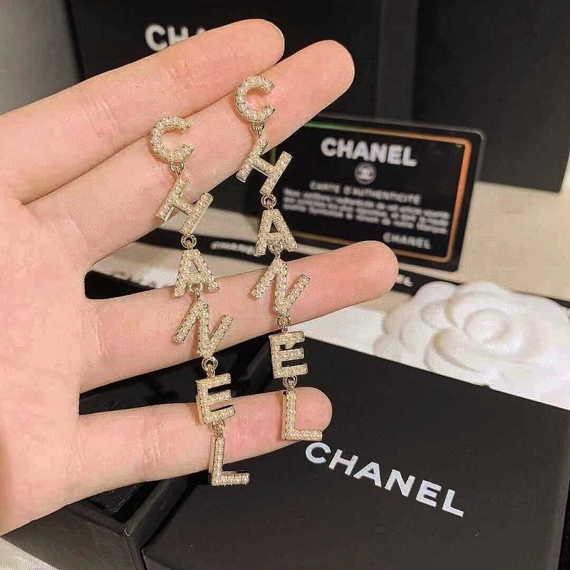 Ch*el logo drop earring
