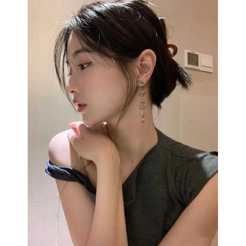Ch*el logo drop earring