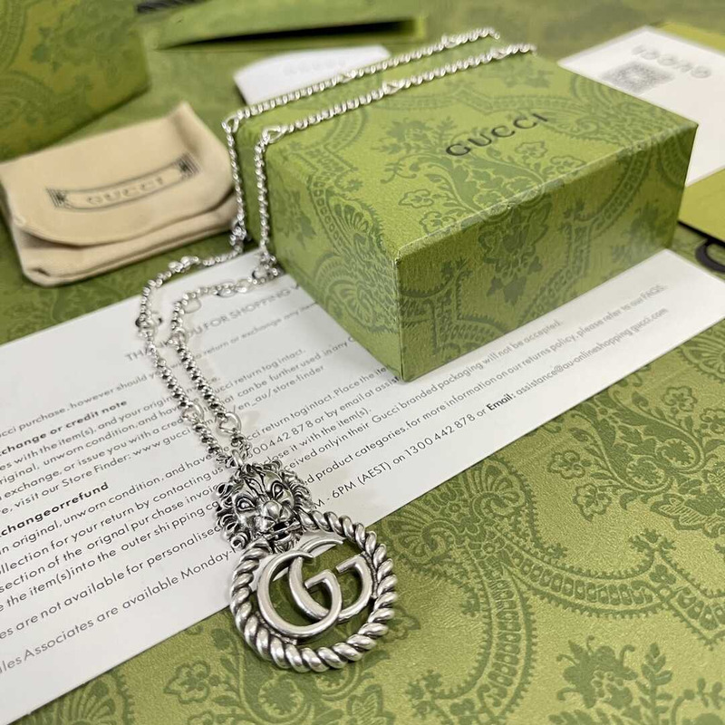 G*u*i gg vintage print necklace