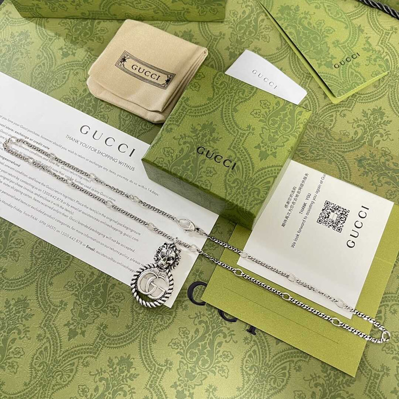 G*u*i gg vintage print necklace