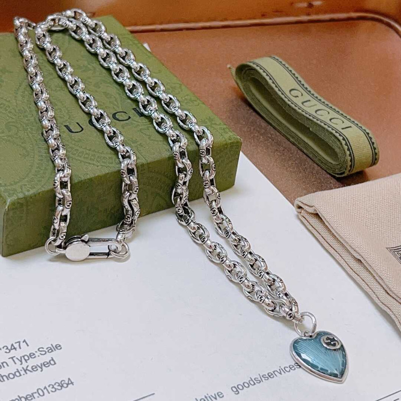 G*u*i blue heart necklace