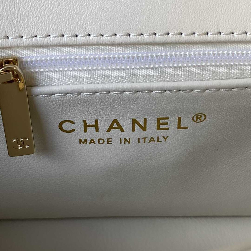 Ch*el 2023 patent leather camellia catwalk style chain bag white