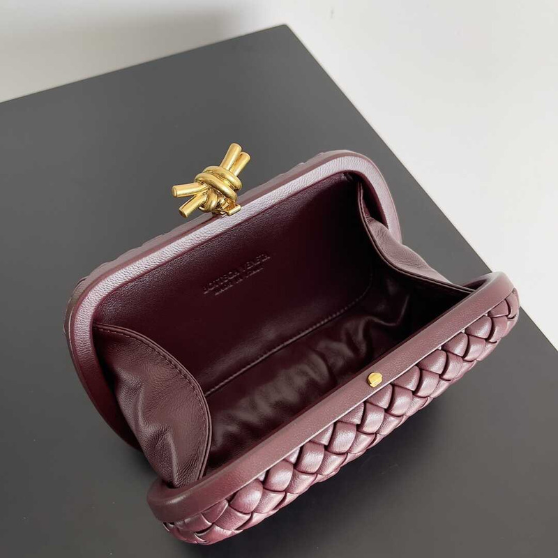 Bo*te*ga ve*ne*ta knot leather clutch dark red