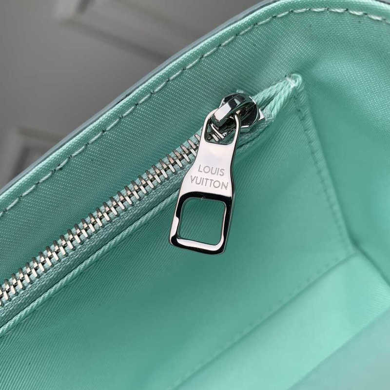 l**is V*t*n steamer wearable wallet crystal blue