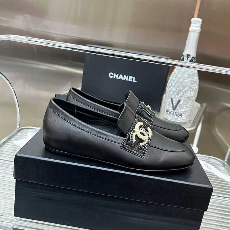 Ch*el  classic logo loafers all black