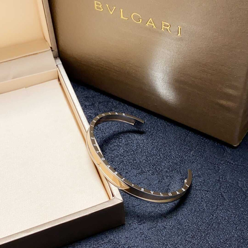 B*l*ai edge lettering logo bracelet silver
