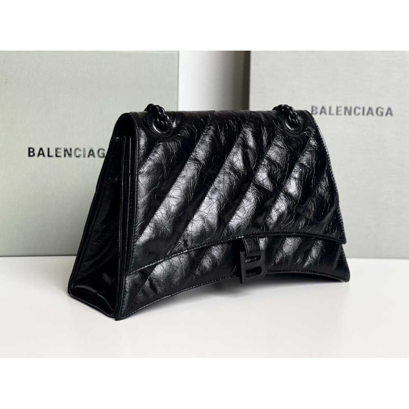 Ba*len*cia*ga crush quilted shoulder bag calfskin black