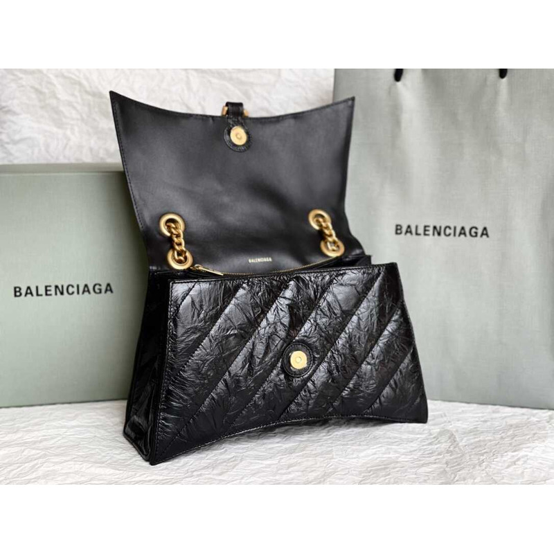 Ba*len*cia*ga crush quilted shoulder bag calfskin beige black