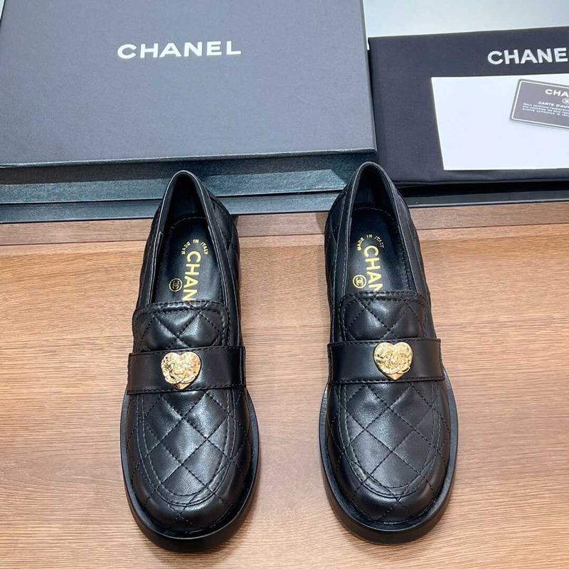 Ch*el lambsin loafter black