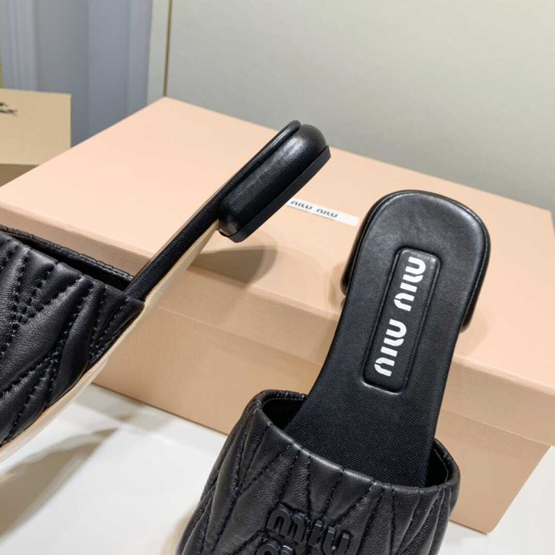Miu Miu Matelassé Slipper Sandal In Soft Suede Black