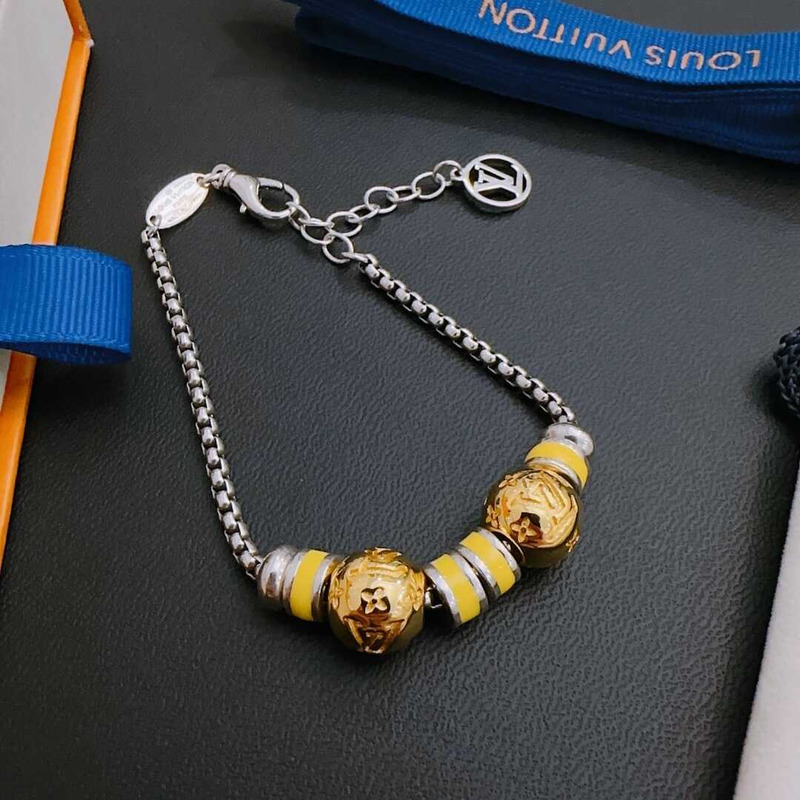 l**is V*t*n monagam colors bracelet