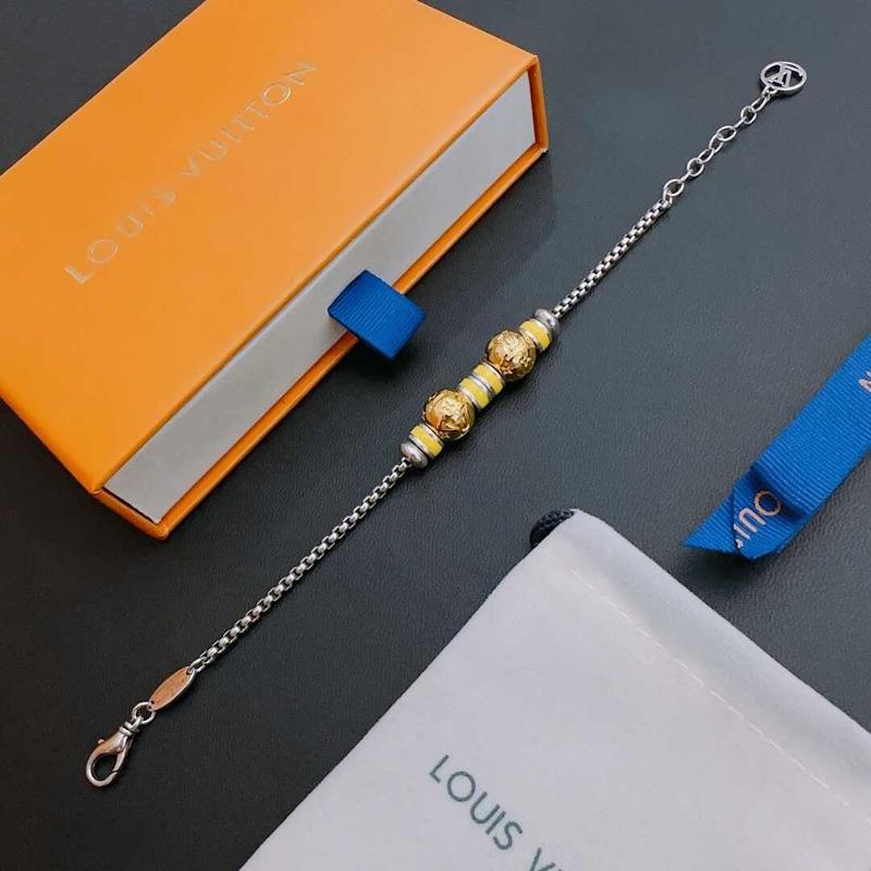 l**is V*t*n monagam colors bracelet