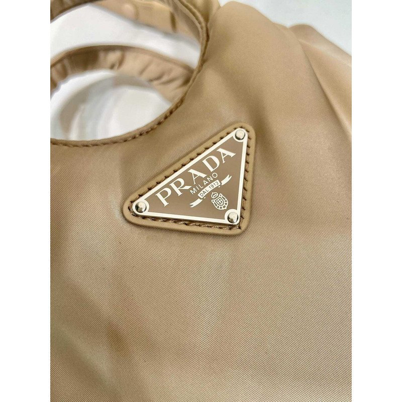 Pra*a soft medium tote nappa leather beige