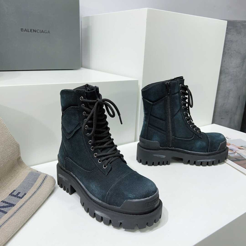 Ba*len*cia*ga distressed lace-up boots dark blue