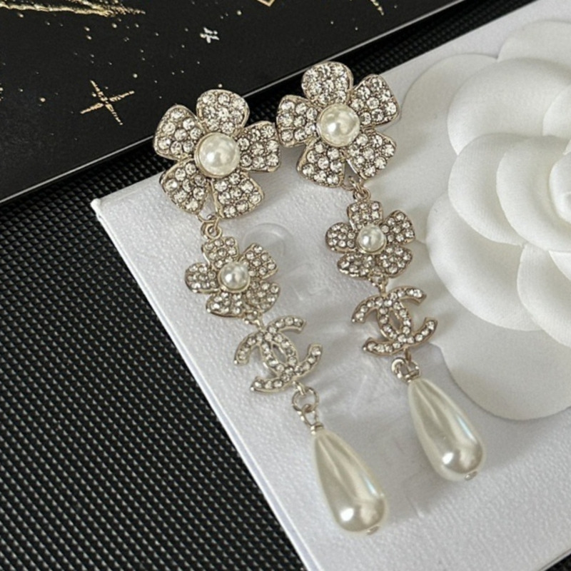 ch*el full Di*m*nd double c flower pearl stud earrings