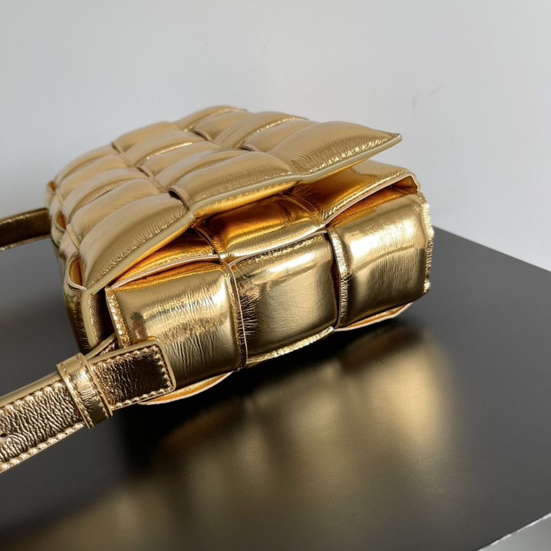Bo*te*ga ve*ne*ta cassette bag gold