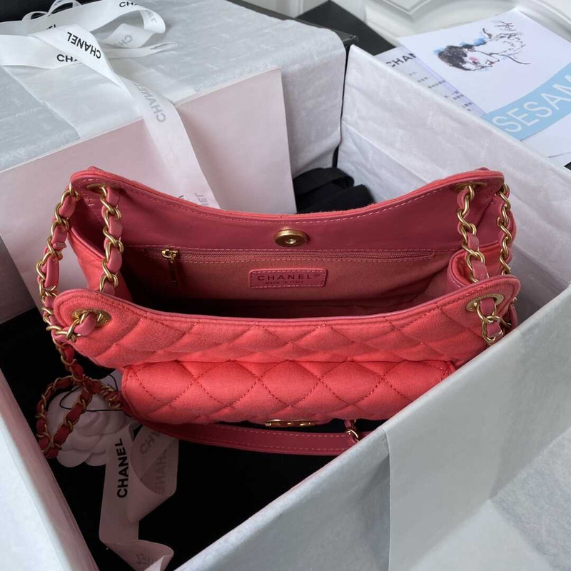 Ch*el hobo bag wool knit gold-tone metal pink