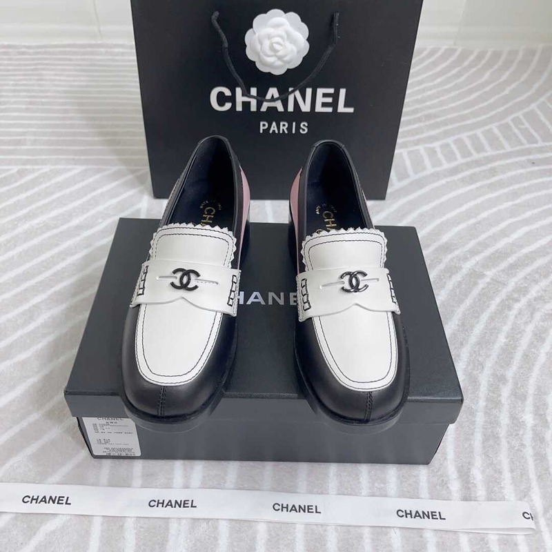 Ch*el loafers calfskin white, black & pink
