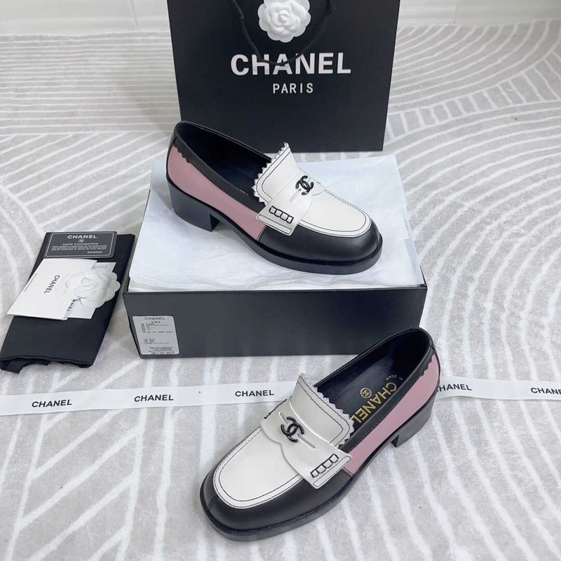 Ch*el loafers calfskin white, black & pink
