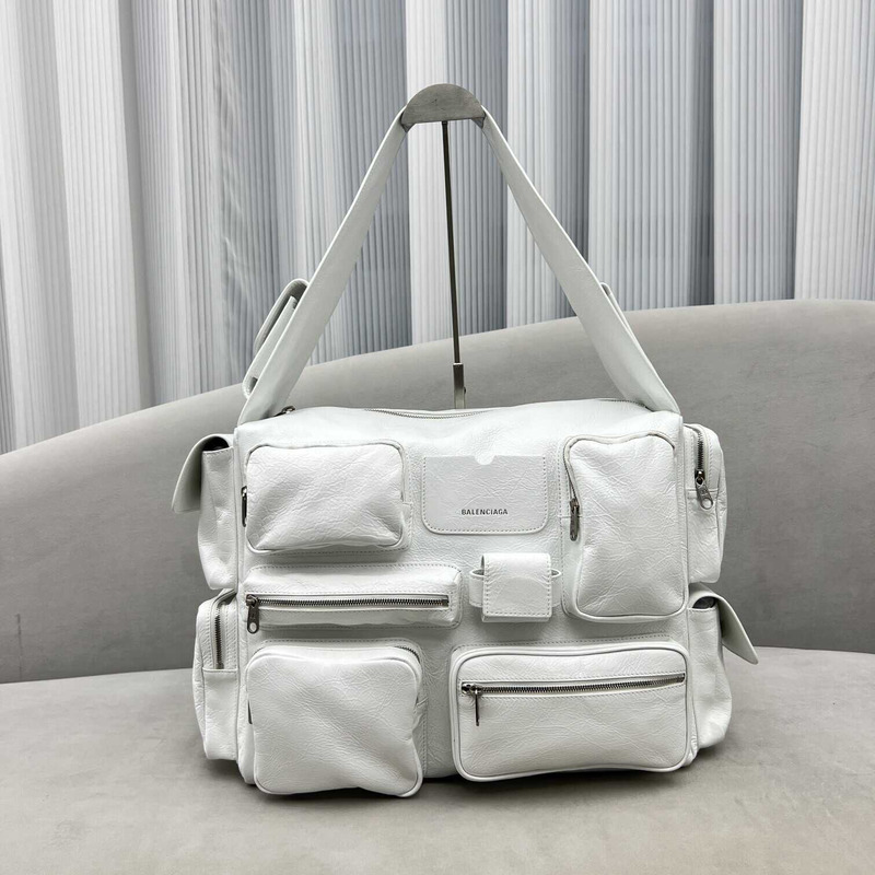 ba*len*cia*ga S*perbusy large sling bag in white