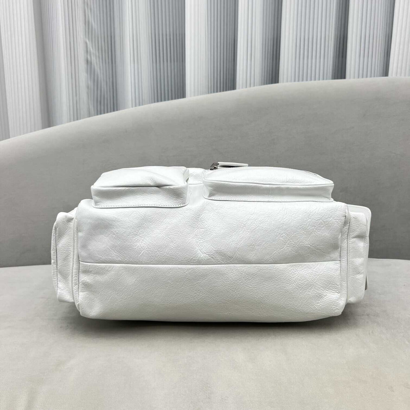 ba*len*cia*ga S*perbusy large sling bag in white