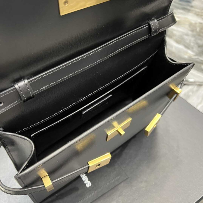 Saint Laurent Manhattan Shoulder Bag Black