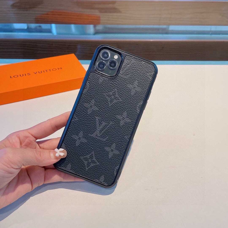 l**is V*t*n lv phone case black