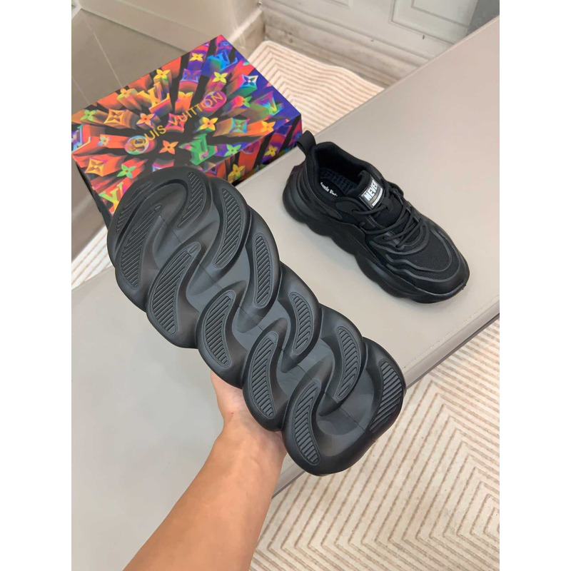 l**is V*t*n sneaker black