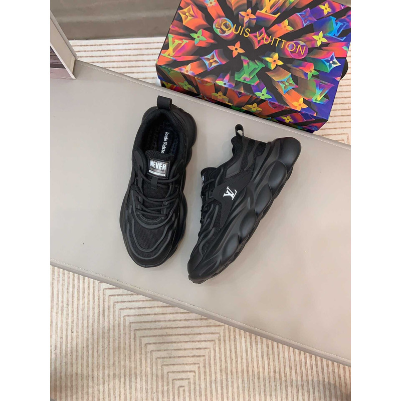 l**is V*t*n sneaker black