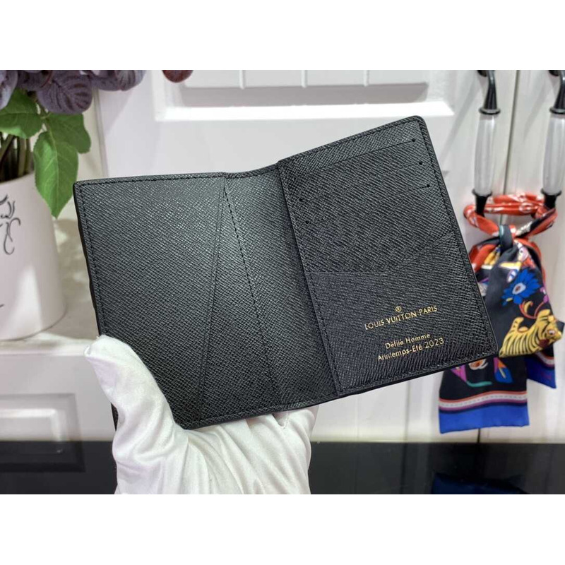 l**is V*t*n multiple wallet pink