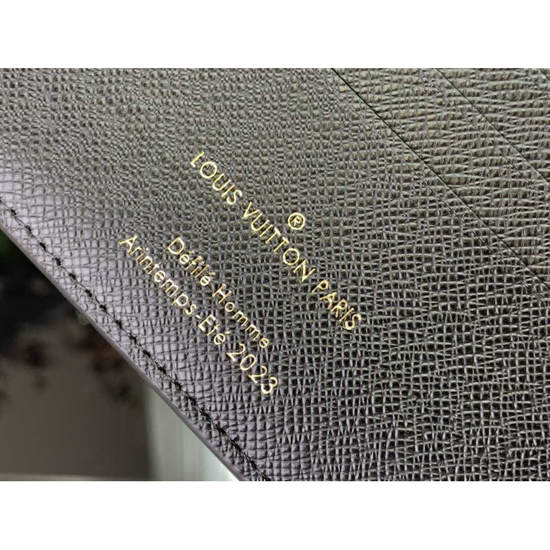 l**is V*t*n multiple wallet brown