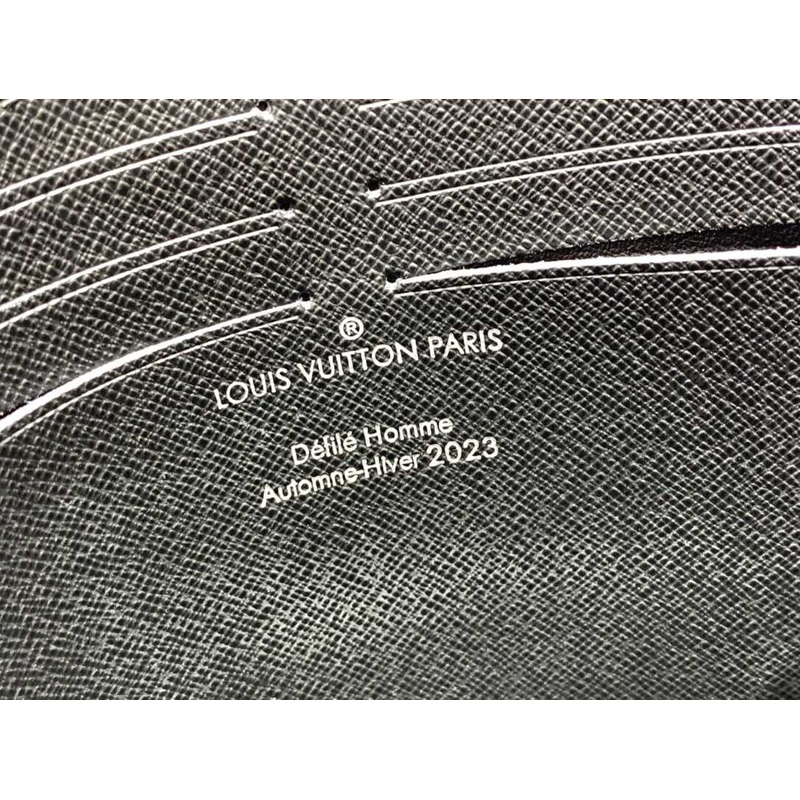 l**is V*t*n pochette voyage multicolor gray