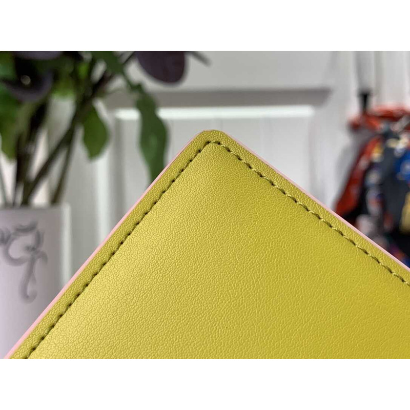 l**is V*t*n lv vertical compact wallet pink
