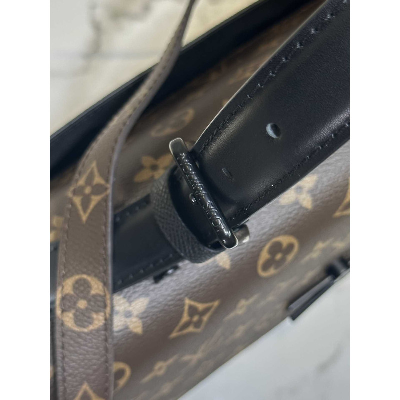 l**is V*t*n robusto briefcase monogram taiga brown&black