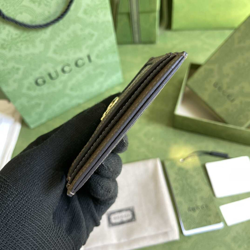 G*u*i card pouch