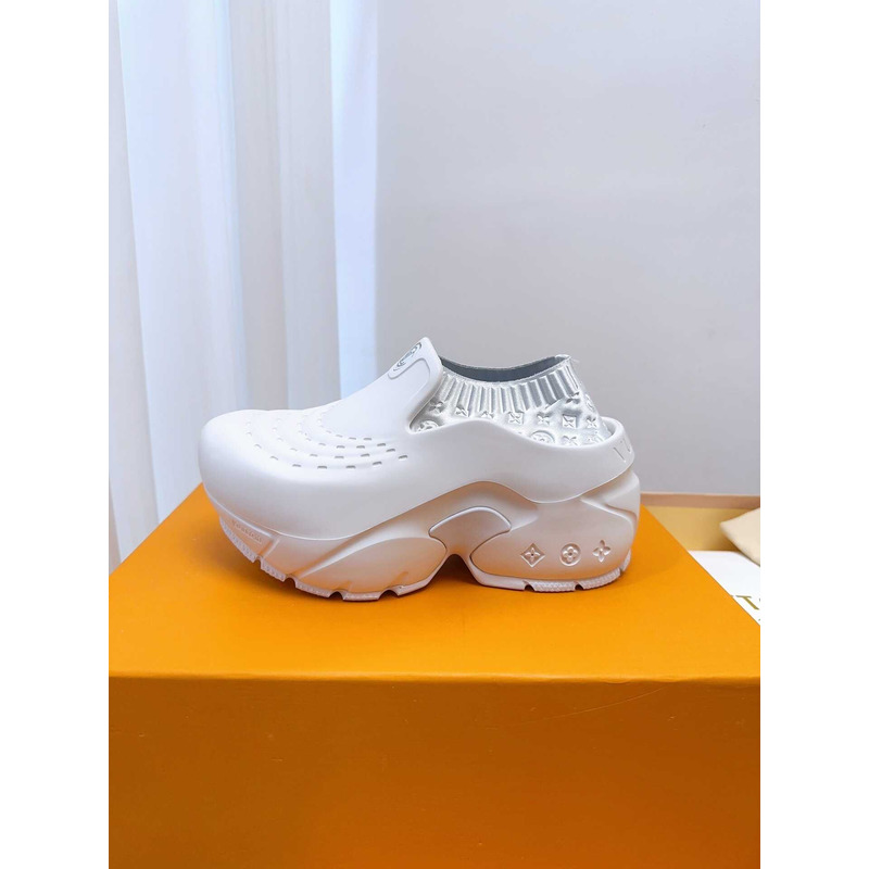 l**is V*t*n foam clogs white