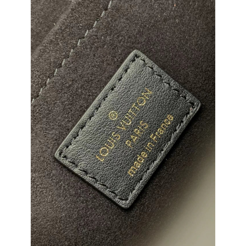 l**is V*t*n leather camera bag black