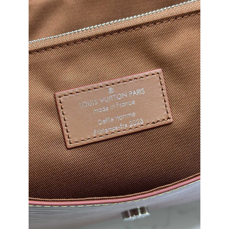 l**is V*t*n montsouris messenger calfskin brown