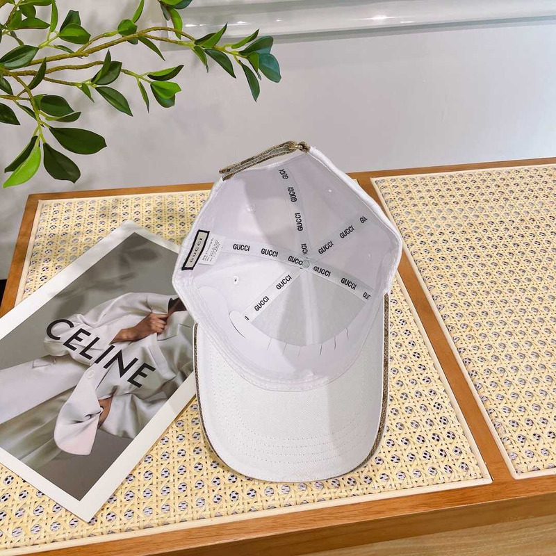 G*u*i baseball cap white