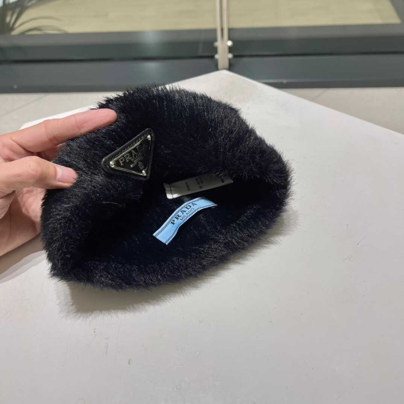 Pra*a knitted hat black
