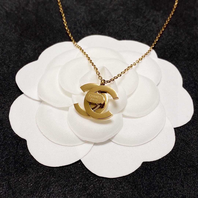 Ch*el cc pendant necklace gold