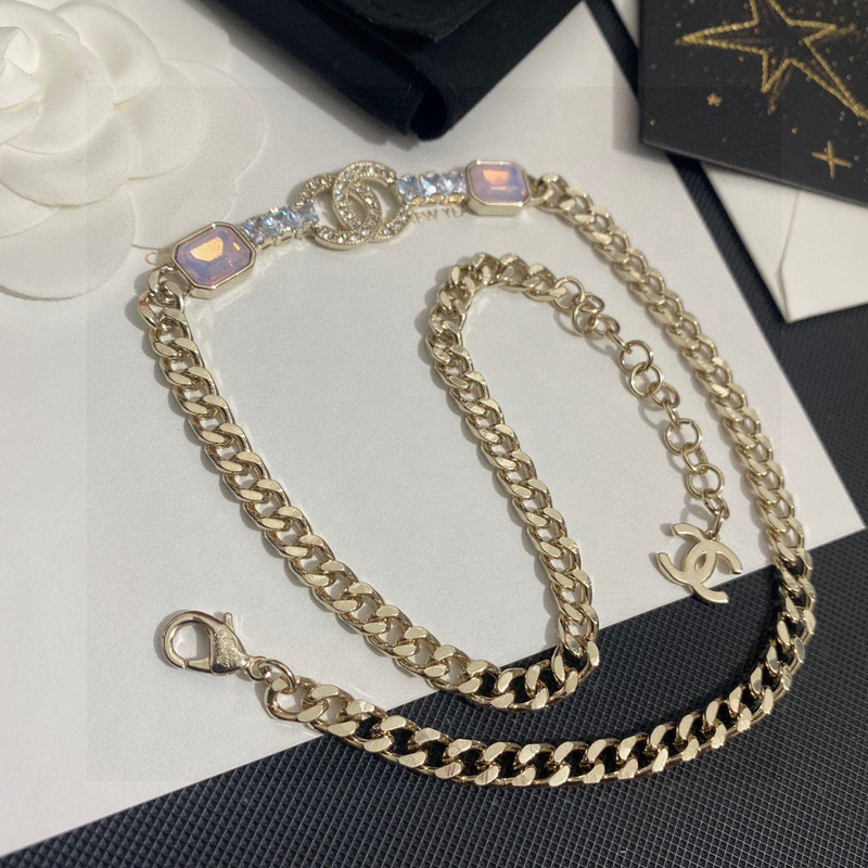 ch*el logo Di*m*nd necklace