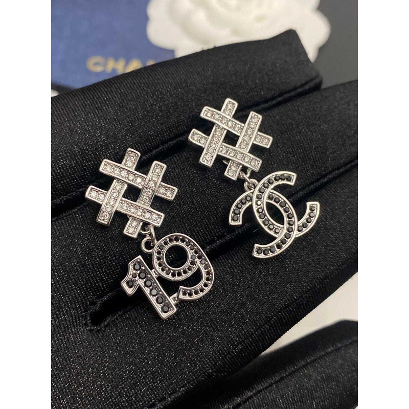 ch*el silver/Di*m*nd earrings ab8972 silver/black