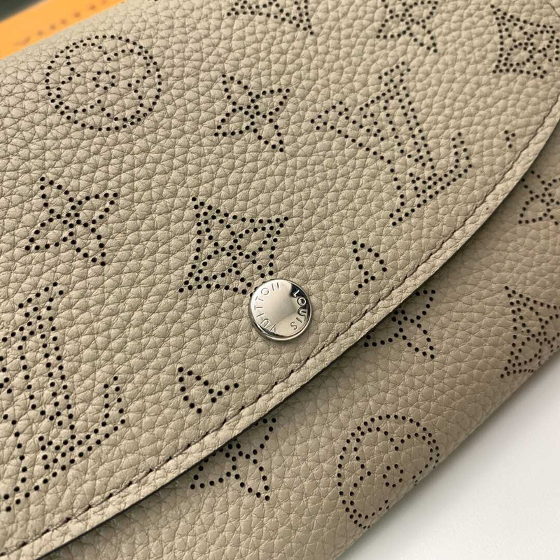 l**is V*t*n iris wallet pebble color