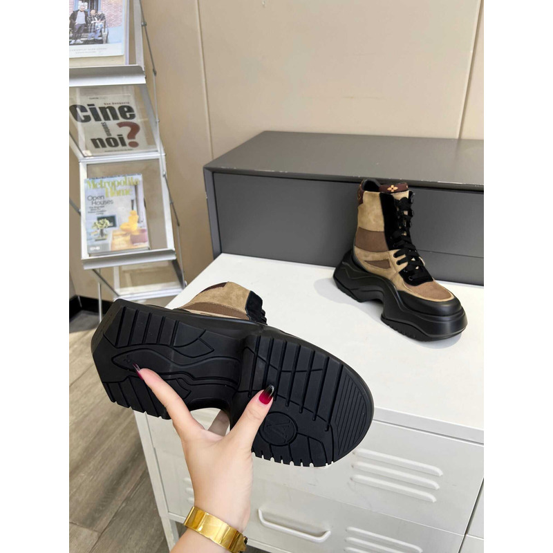 l**is V*t*n beaubourg ankle boots brown and yellow