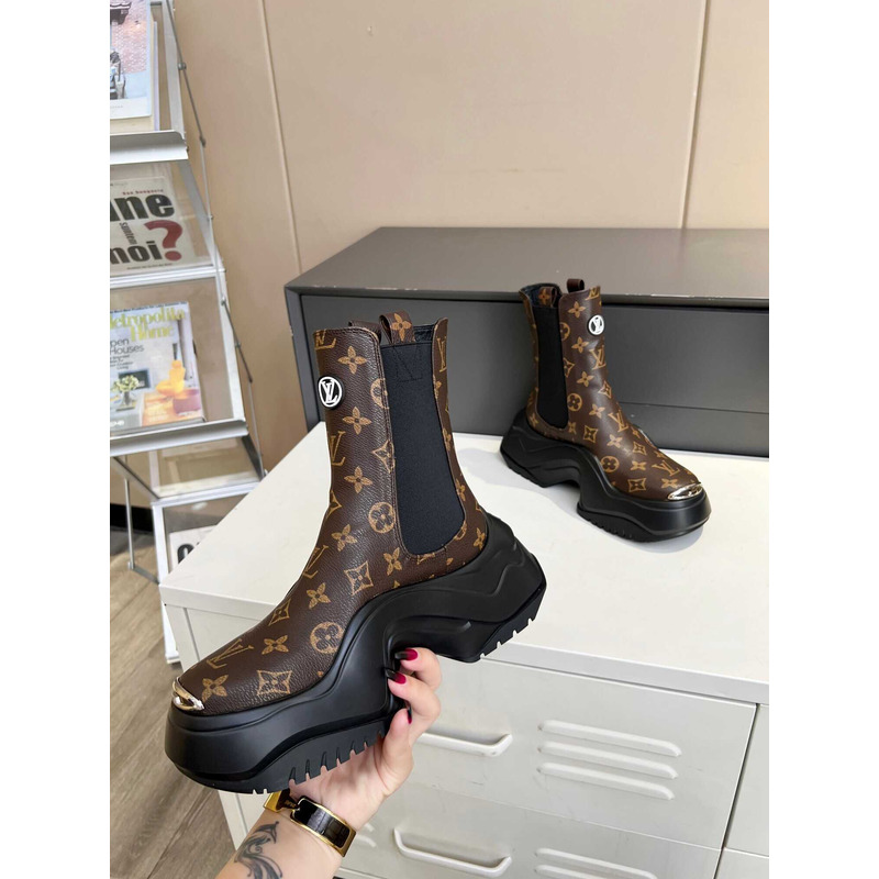 l**is V*t*n beaubourg ankle boots monogram
