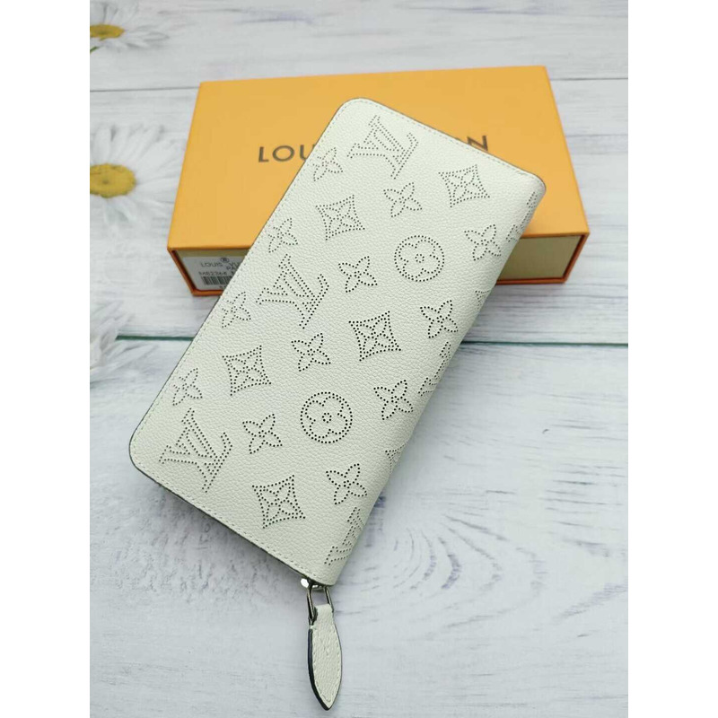 l**is V*t*n zippy wallet white
